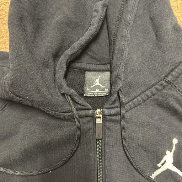 Jordan women zip up hoodie. Medium - Picture 2 of 7